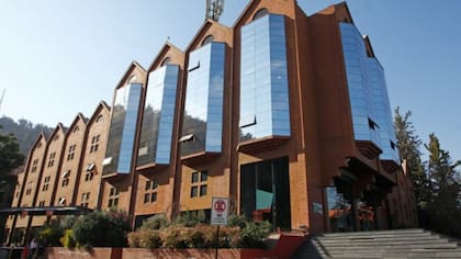 Canal 13 lanzará la primera teleserie vertical chilena con temática LGBT: estos son los protagonistas