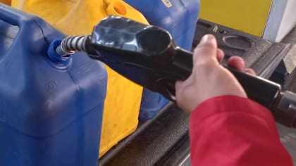 Disparó y compró combustible para quemar a víctimas: detienen a agresiva mujer que protagonizó noche de furia en Curicó
