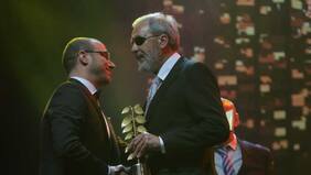 Santiago Pavlovic repasó a directores de TVN en el Copihue de Oro