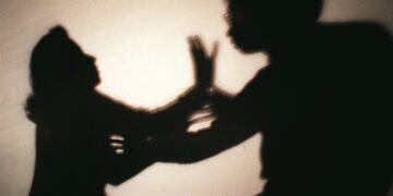 Agredió brutalmente con una piedra a su expareja en el rostro: fue detenido tras violar prohibición de acercarse