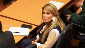 Inesperado golpe a Cathy Barriga: su abogado principal renunció en etapa clave del juicio