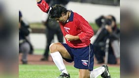 Hinchas festejan cumpleaños del Matador Salas con sus mejores goles