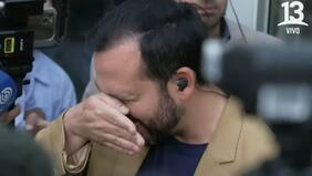 Periodista de TVN recibió “monedazo” en la cara en caótica salida de Jorge Valdivia de Tribunales: resultó herido