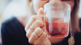 ¿Quieres bajar de peso y dormir mejor? Los 5 beneficios de tomar infusión de jengibre