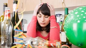 Año Nuevo 2025: Consejos para evitar y aliviar la resaca durante estas fiestas