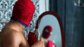 Sensual Spiderman responde a joven que lo acusó de enviarle foto “hot”: muestra pantallazo y la imagen