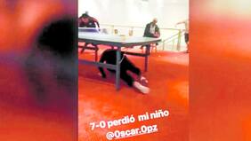Óscar Opazo acabó debajo de la mesa por "zapatero"