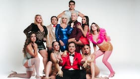 Con toques de “Yerko Puchento” y un guiño a “las gordas de Vidiella”: Daniel Alcaíno, Magdalena Max Neef, entre otros, estrenan la obra de “Boite Bijoux”