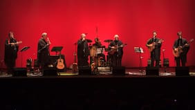 Quilapayún celebra sus 60 años con una emotiva y renovada “Cantata Santa María de Iquique”: Cuándo, dónde y venta de entradas