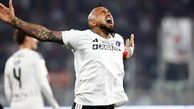 “Puedo hacer goles en los dos lados”: Vidal reaccionó a su autogol tras triunfo de Colo Colo