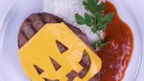Especial Halloween: Pasos para preparar una tenebrosa hamburguesa