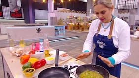 "A lo que yo me voy a comer le coloco unos símbolos de luz y le hago reiki. Además le digo palabras lindas...", cuenta Kenita Larraín sobre su ritual en El Discípulo del Chef