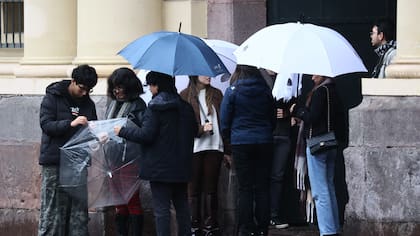 Estos son los derechos laborales que puedes exigir si las lluvias afectan tu trabajo