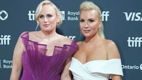 La actriz Rebel Wilson se casó con la empresaria Ramona Agruma en una íntima y romántica ceremonia en Italia