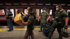 “Necesitamos que los pasajeros no les compren ni tampoco los defiendan”: Presidente del Metro y desalojo de comercio ambulante de las estaciones