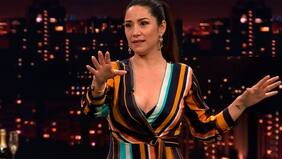 "Lo único que hacía la ola era tirarnos al roquerío... Iba tratando de remar y pasando el remo por arriba de mi hija y mi mamá detrás mío": el susto de Loreto Aravena en Rapa Nui