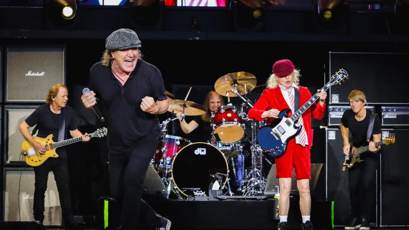 Preocupación entre fanáticos: Guitarrista de AC/DC fue hospitalizado tras conciertos en Chile