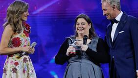 "Qué tierno como todo Chile se unió para proteger a Laila Roth...": la ola de mensajes de simpatía y memes en Twitter por situación de la comediante en la Quinta Vergara