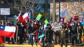 Difunden golpiza de adherentes del Rechazo a joven en Las Condes