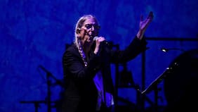 El coliseo de Patti Smith: un viaje sonoro de manifiesto en su retorno a Chile
