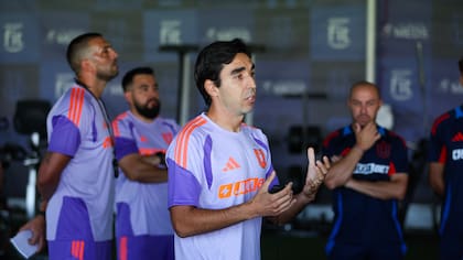 Problemas para Universidad de Chile: la lesión que complica la pretemporada de Meneghini