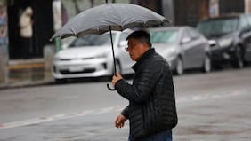 Lluvias y bajas temperaturas llegan este fin de semana a Santiago: En estos sectores lloverá más