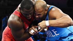 Lo dejó todo, pero no pudo: Yasmani Acosta pierde final de la lucha grecorromana y se queda con la medalla de plata