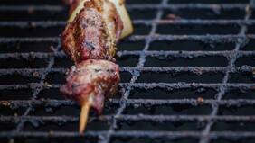 Impacto: niño de 7 años murió asfixiado mientras comía trozo de carne en Llanquihue