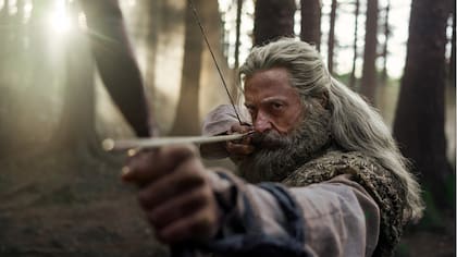 Hugh Jackman es una oscura versión de Robin Hood en la película que ya tiene fecha de estreno en Chile