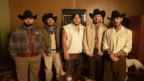 Grupo Frontera vuelve a Chile de la mano de “Triste Pero Bien C*brón Tour”