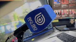 Se emocionó al despedirse en vivo: figura de Radio Bío Bío anunció su salida tras 10 años al aire