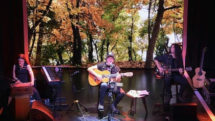 León Gieco regresa a Chile con una gira íntima por Santiago, Viña del Mar y Concepción: fechas y entradas