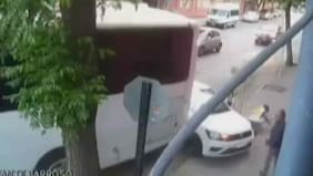 Imágenes fuertes: chofer choca intencionalmente el auto donde viajaban fiscalizadores en Santiago