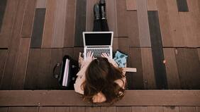 El Ministerio de la Mujer abre puestos de trabajo: Sueldos parten desde los $2.000.000