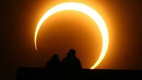 El Eclipse y el fútbol unen en un spot al profesor José Maza