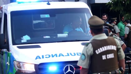 Roban camión y atropellan a funcionario de Carabineros en Lo Espejo: sufrió fracturas en ambas piernas