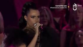 Emilia Dides abrió el Festival de Las Condes y dividió al público de redes sociales: acusaron uso de playback