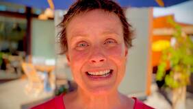 "¡¿Cómo están?! Yo, mucho mejor... No estaría hablándole a ustedes ahora si no hubiese tenido un diagnóstico a tiempo": Claudia Conserva reaparece con mensaje