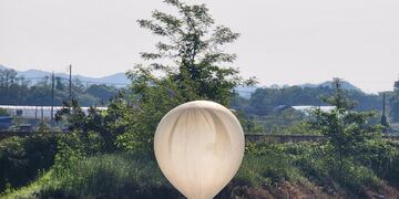 Globo lanzado desde Corea del Norte hacia Corea del Sur