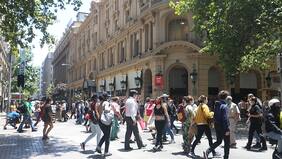 "Lo único que asegura es que tengamos otras olas": experto opina sobre el desconfinamiento de la RM