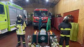 La conmovedora despedida de los bomberos de Talagante a Shirley, su perrita "voluntaria"