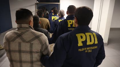 Con destino a Bolivia y Colombia: Gobierno concreta nuevo vuelo de expulsión con 80 migrantes