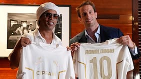 Ronaldinho sorprende a todos y anuncia que vuelve a vestir de corto a sus 46 años: “¡Que empiece la magia!”