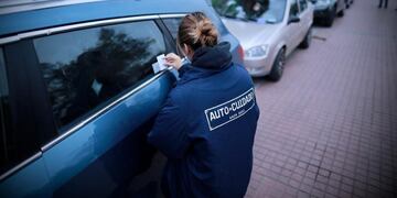 El truco casero para grabar la patente en el vidrio y espejo de tu auto