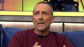 “Evidenciaría las sandeces”: Mauricio Hofmann reaparece con ácida crítica a noticieros y detalle que nadie parece notar