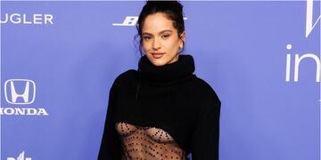Rosalía deja la embarrada en redes con osado topless