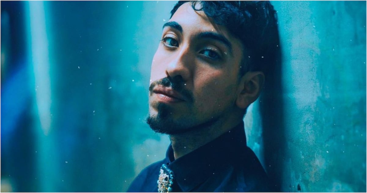 Arikytsya elly clutch got to the place and hit the bell;