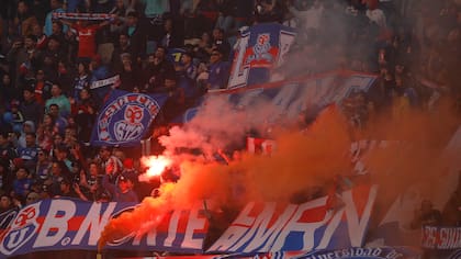 Duro golpe a la barra de La U: Tribunal de Disciplina castiga a más de 5 mil hinchas