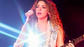 "Volveré a Chile muy pronto para presentarles el show... Aunque yo misma tenga que inspeccionar el suelo": Shakira ahora suspende su segundo concierto y culpa a productora local