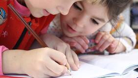 Chilenos inventan sistema para enseñar habilidades blandas a ecolares